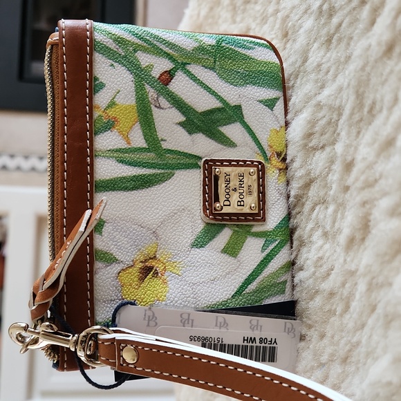 NWT Dooney & Bourke Daffodil White Leather Wristlet Wallet π€πΌπ - Picture 15 of 16